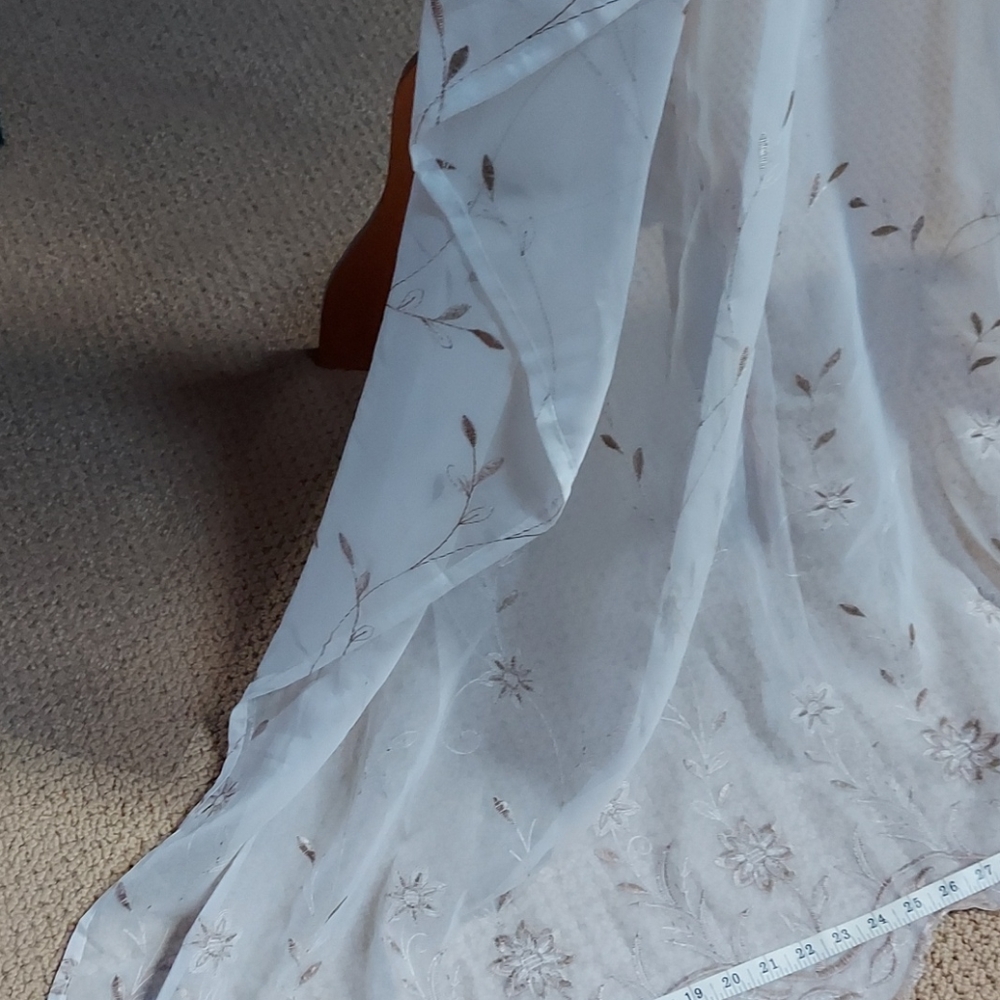 Curtain panel. - Picture 3 of 4